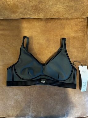 Alo Airlift Lift Up Sports Bra
